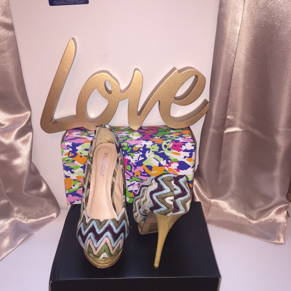 Shoe dazzle platform heel with multiple colors